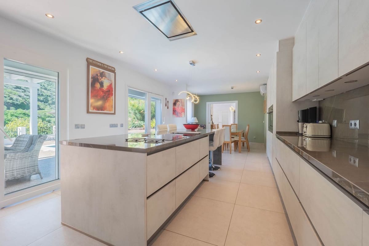 5 sypialnia Willa na sprzedaż w Velez-Malaga - 730 000 € (Ref: 9632890)