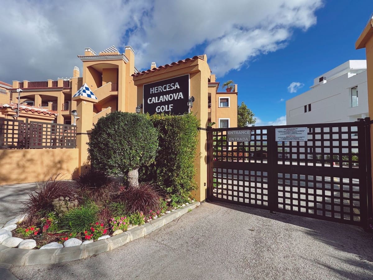 2 bedroom Apartment for sale in La Cala de Mijas with garage - € 265,000 (Ref: 9632893)