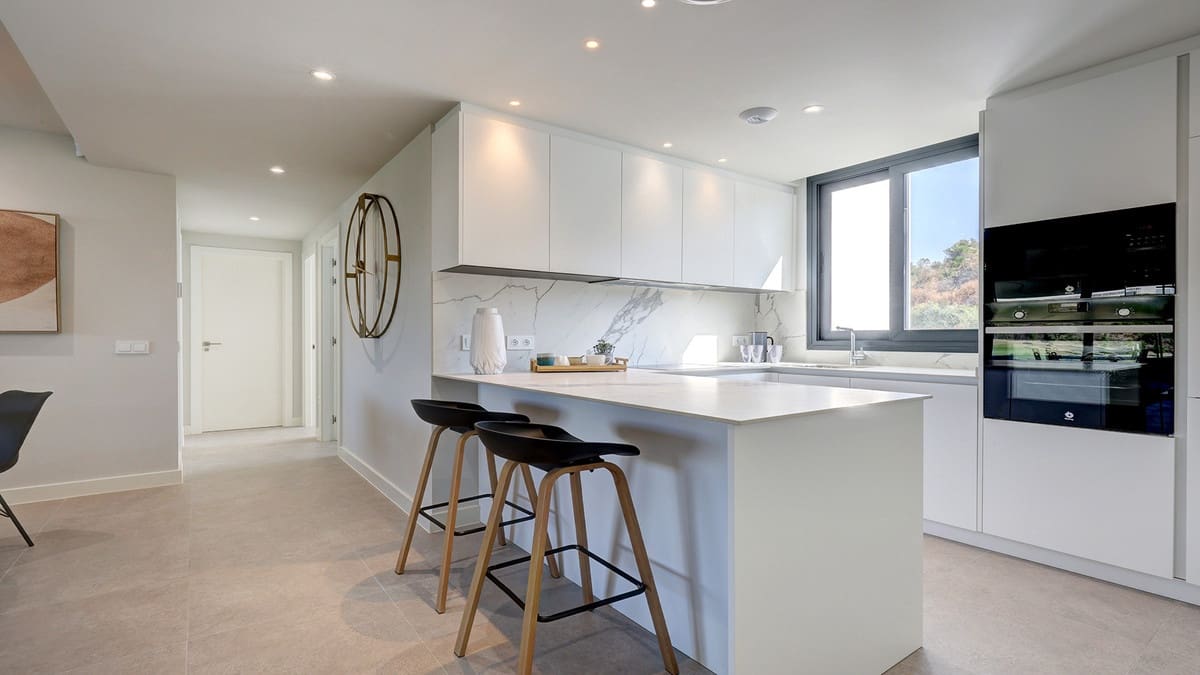 Ático de 3 habitaciones en Estepona en venta - 675.000 € (Ref: 9636186)