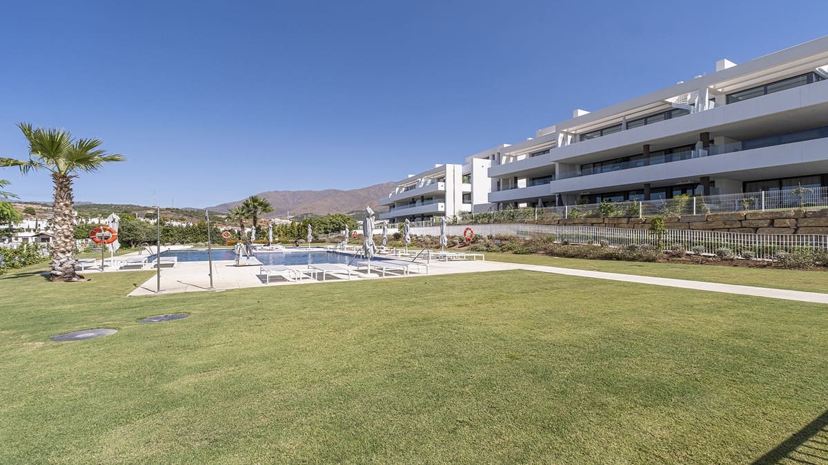 Ático de 3 habitaciones en Estepona en venta - 675.000 € (Ref: 9636186)