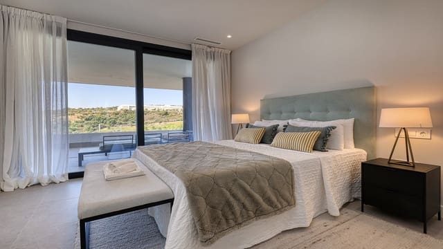 Ático de 3 habitaciones en Parque Central, Estepona en venta - 675.000 € (Ref: 9636186)