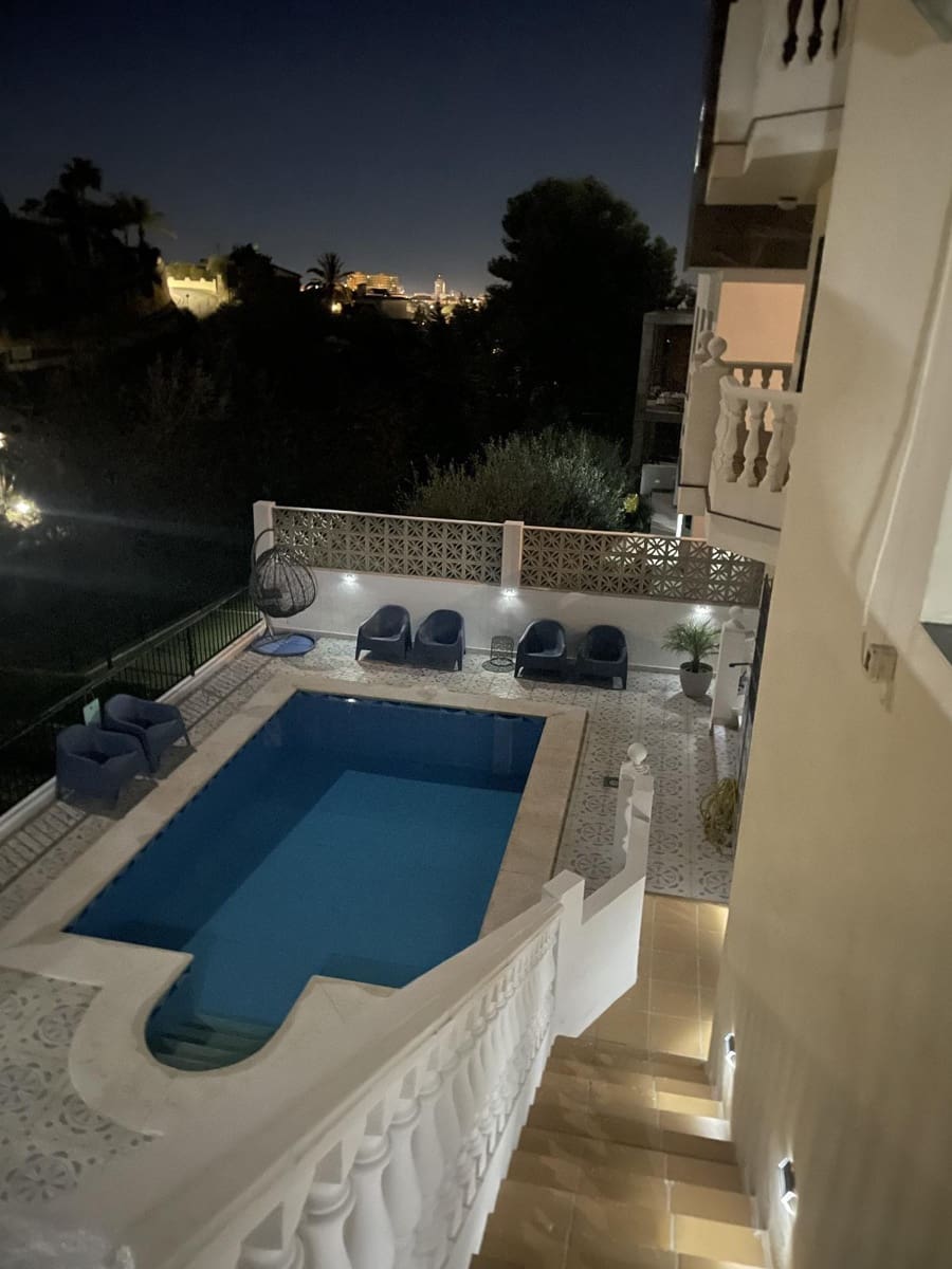 9 quarto Casa em Banda para venda em Fuengirola - 875 000 € (Ref: 9636187)
