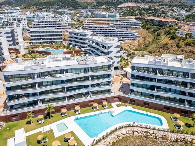 2 soverom Leilighet til salgs i Castillo Sohail, Fuengirola med garasje - € 439 000 (Ref: 9636188)