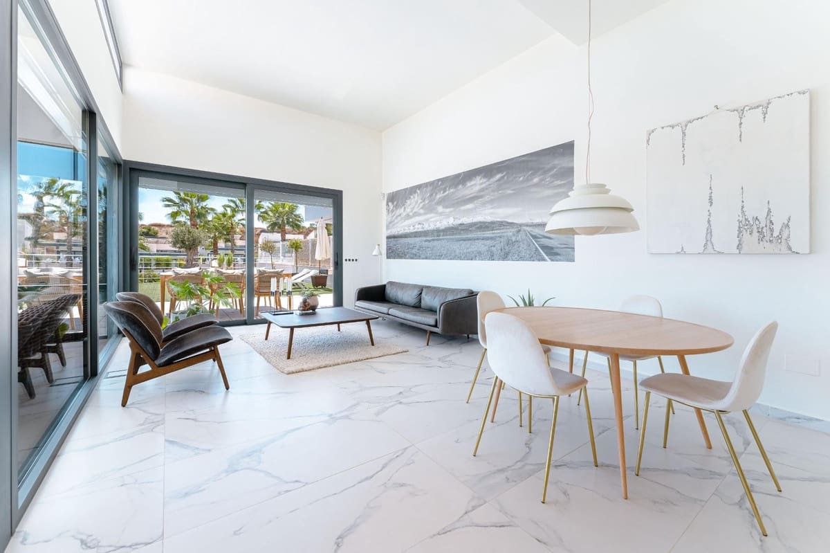 Chalet de 5 habitaciones en San Miguel de Salinas en venta - 780.000 € (Ref: 9643083)