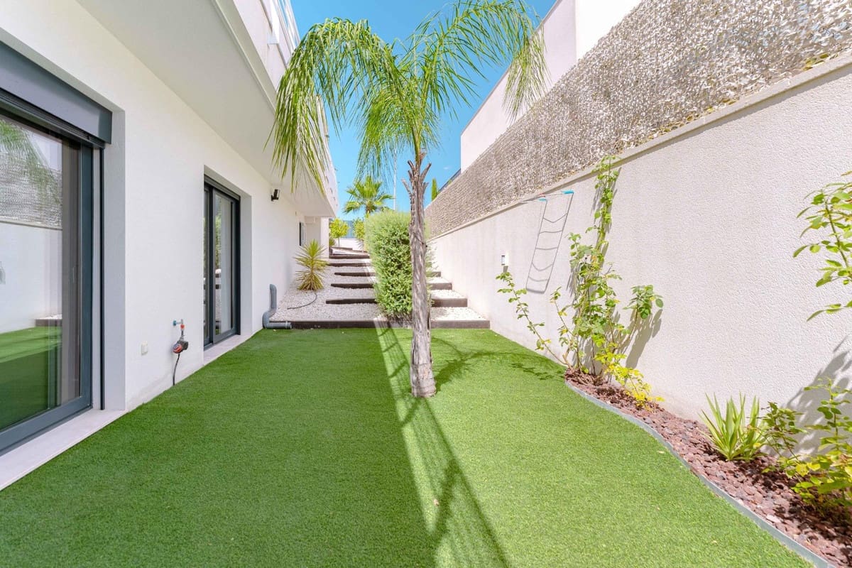 Chalet de 5 habitaciones en San Miguel de Salinas en venta - 780.000 € (Ref: 9643083)