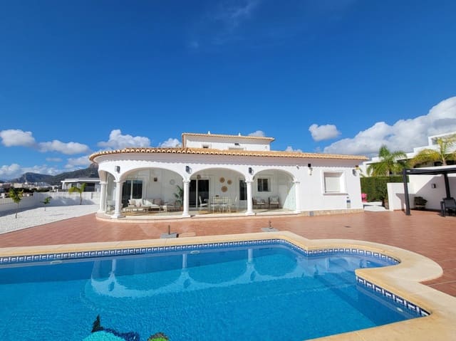 4 bedroom Villa for sale in Pueblo, Calpe / Calp - € 995,000 (Ref: 9643120)
