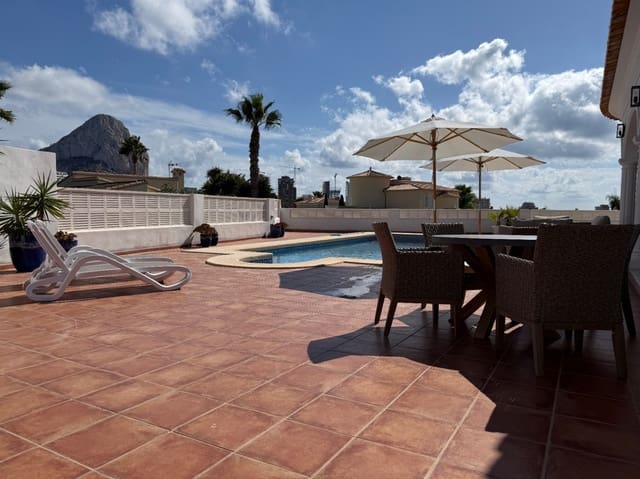 4 bedroom Villa for sale in Pueblo, Calpe / Calp - € 995,000 (Ref: 9643120)