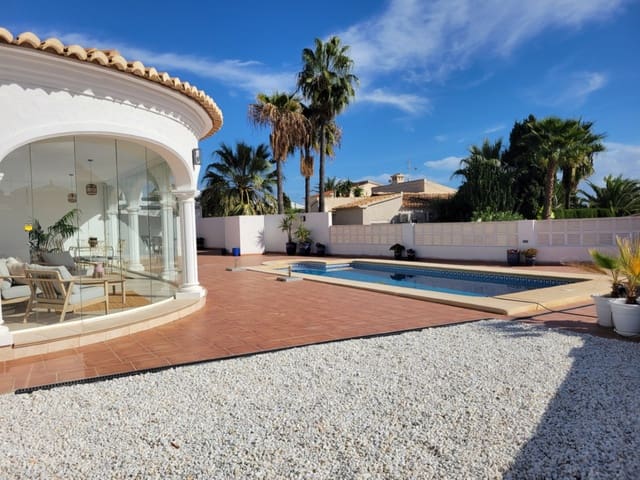 4 bedroom Villa for sale in Pueblo, Calpe / Calp - € 995,000 (Ref: 9643120)