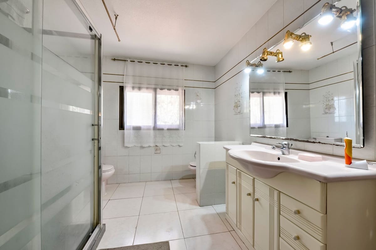 6 bedroom Villa for sale in Benidorm - € 860,000 (Ref: 9643130)