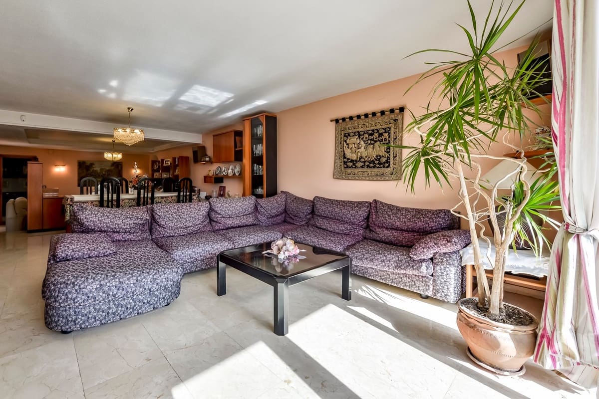 6 bedroom Villa for sale in Benidorm - € 860,000 (Ref: 9643130)