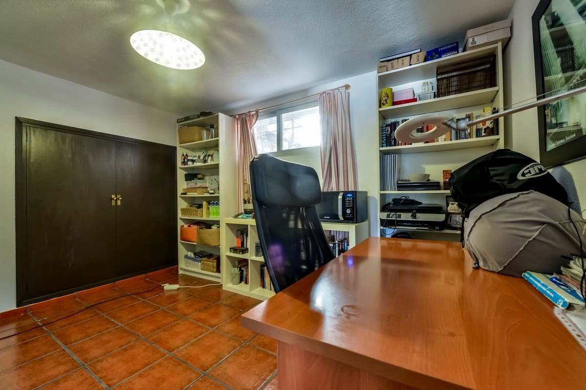 6 bedroom Villa for sale in Benidorm - € 860,000 (Ref: 9643130)