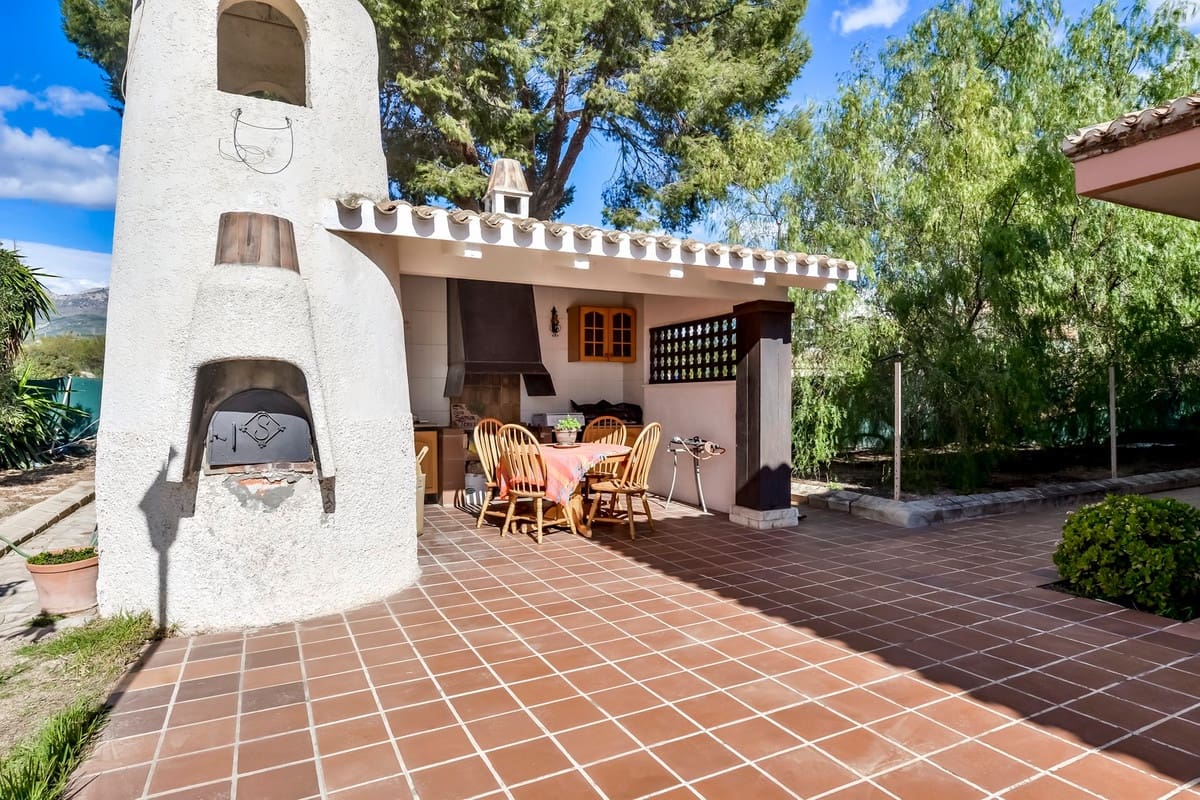 6 bedroom Villa for sale in Benidorm - € 860,000 (Ref: 9643130)