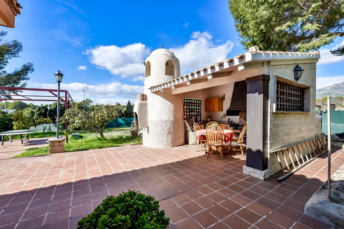 6 bedroom Villa for sale in Benidorm - € 860,000 (Ref: 9643130)