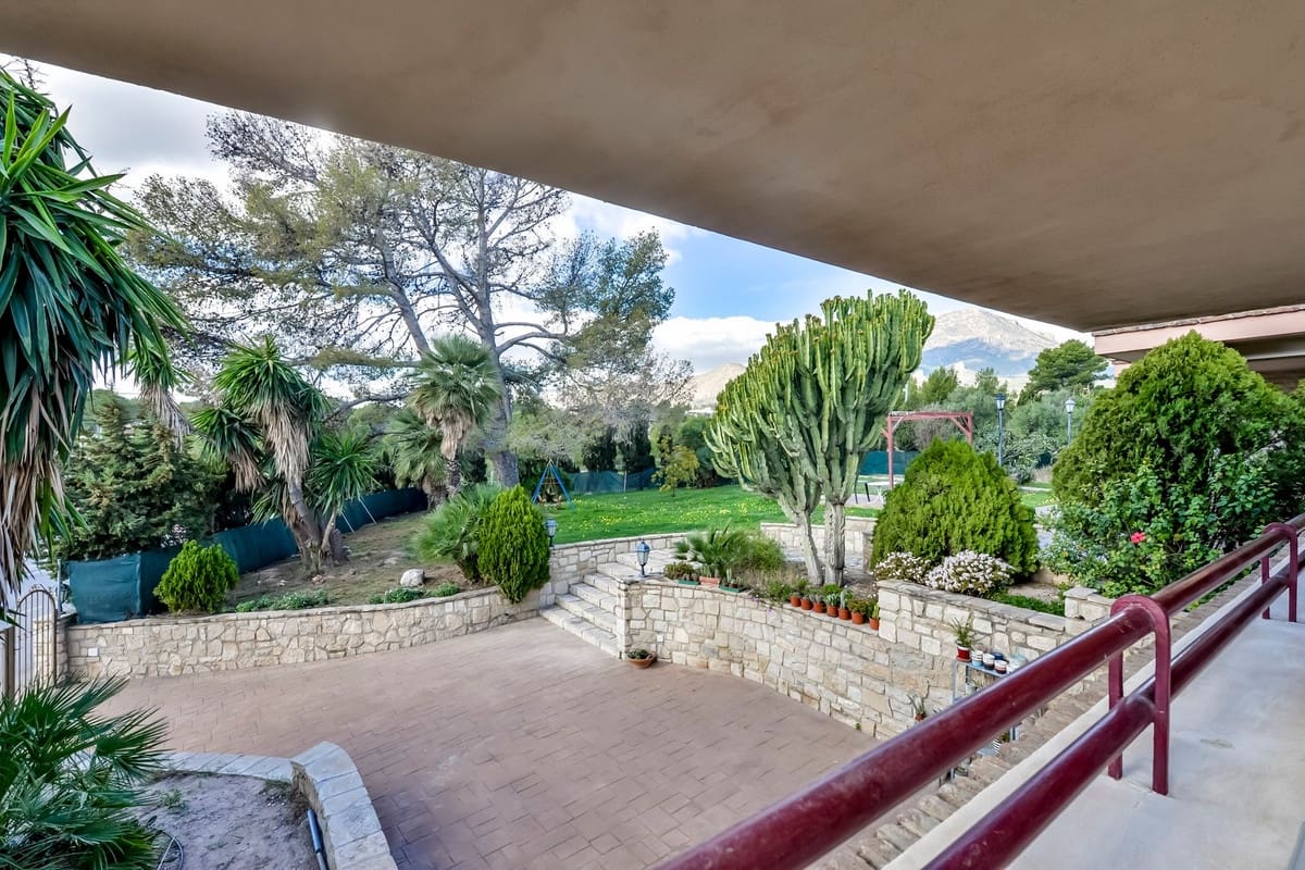 6 bedroom Villa for sale in Benidorm - € 860,000 (Ref: 9643130)