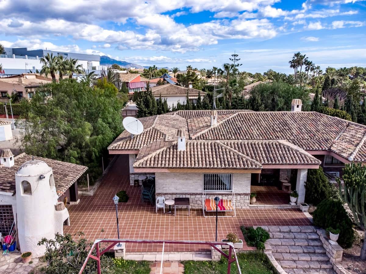 6 bedroom Villa for sale in Benidorm - € 860,000 (Ref: 9643130)