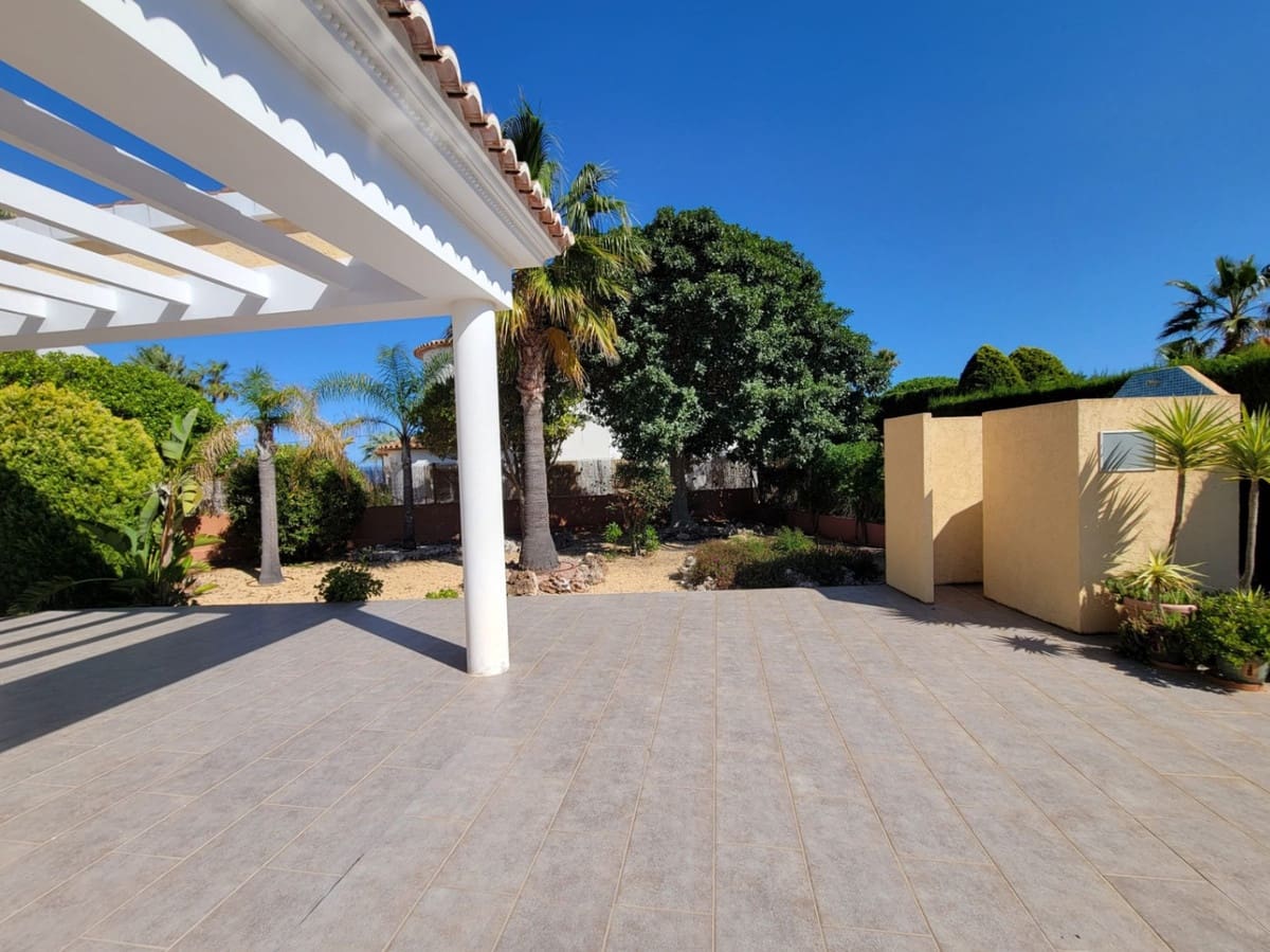 Chalet de 3 habitaciones en Calpe / Calp en venta - 995.000 € (Ref: 9643131)