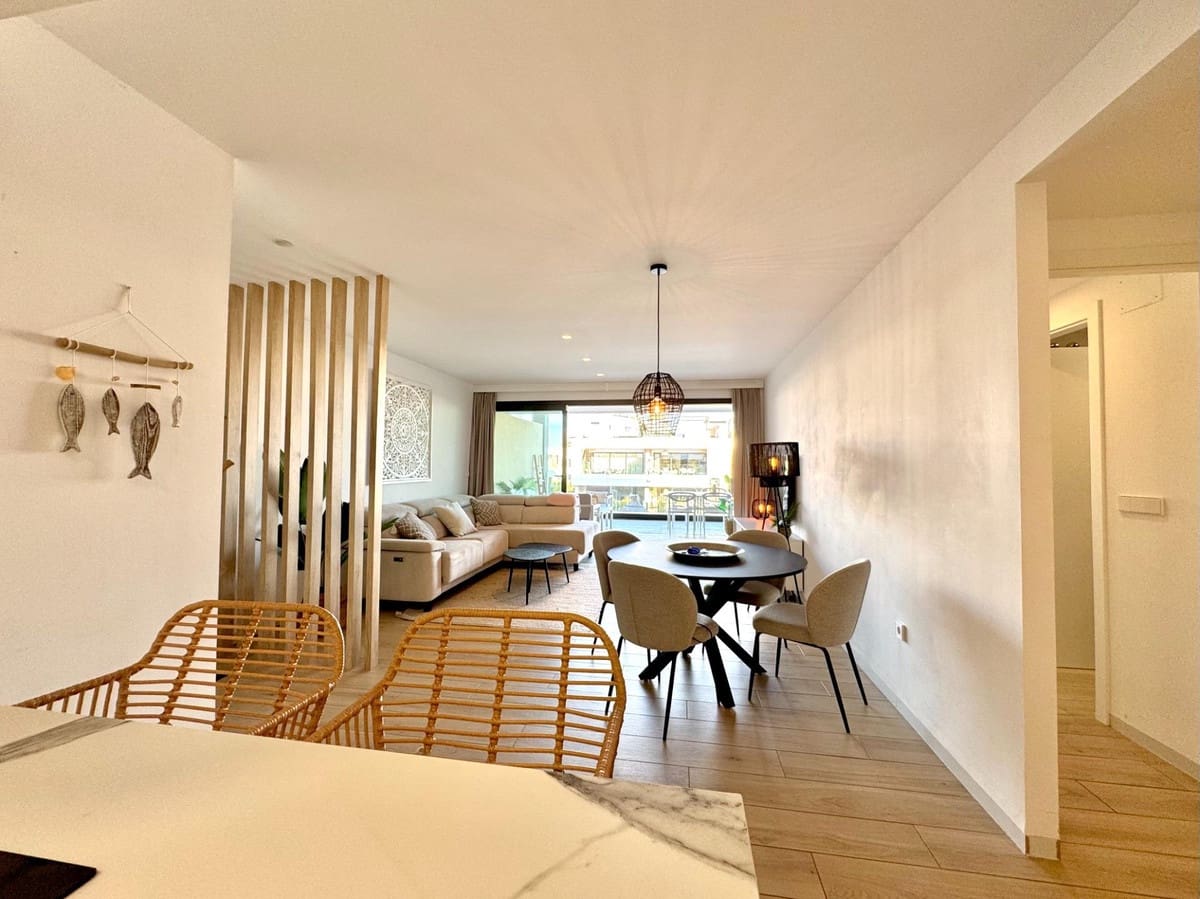 Apartamento de 2 habitaciones en Los Alcázares en venta - 347.000 € (Ref: 9643135)