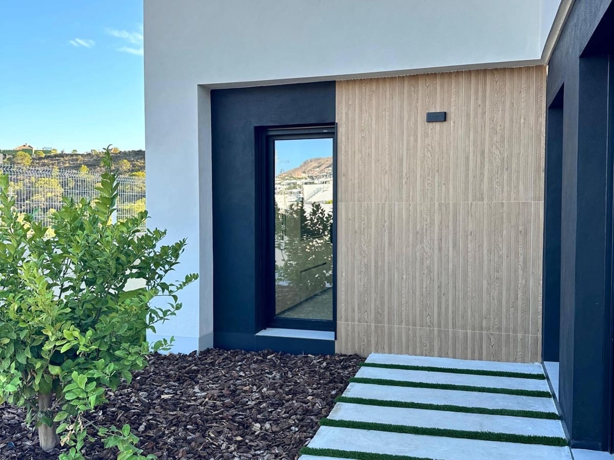 3 bedroom Villa for sale in Alicante / Alacant city - € 850,000 (Ref: 9643140)