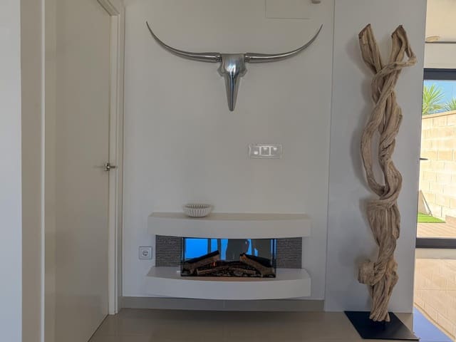 4 Zimmer Villa zu verkaufen in San Miguel de Salinas - 610.000 € (Ref: 9643143)