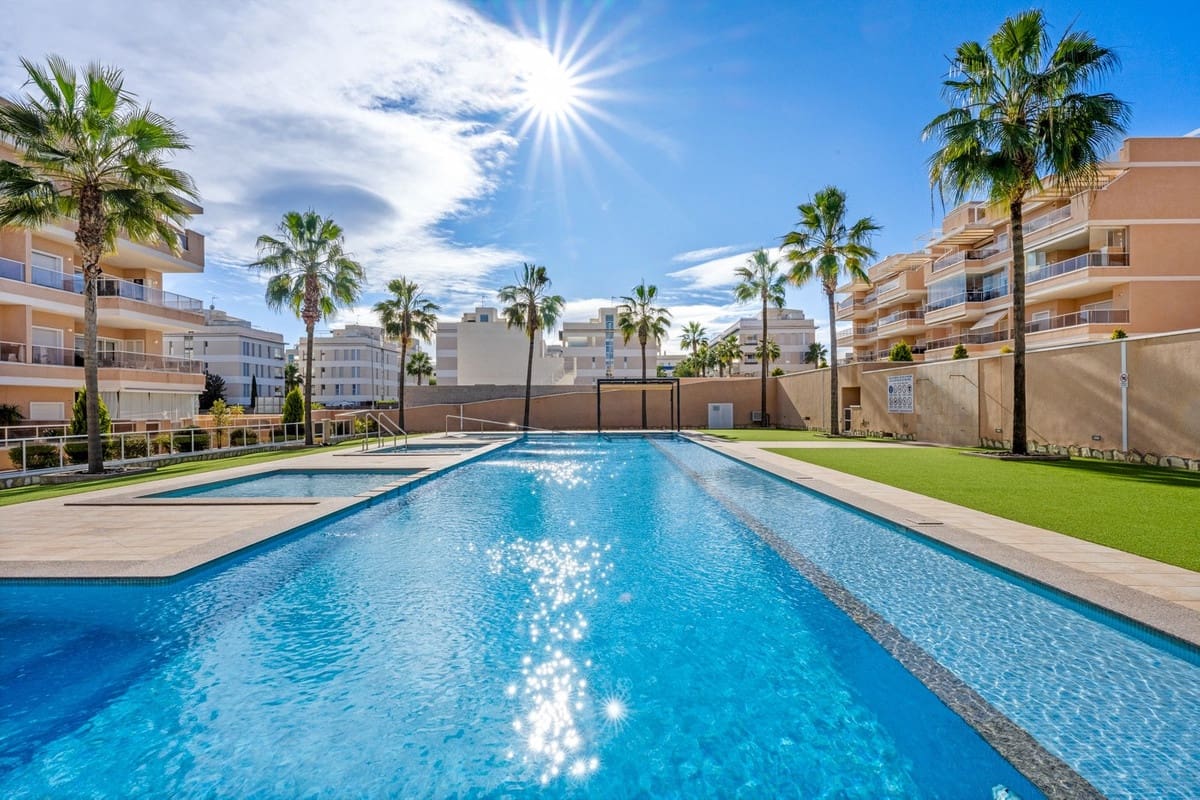 Apartamento de 3 habitaciones en Villamartin en venta - 349.900 € (Ref: 9643168)