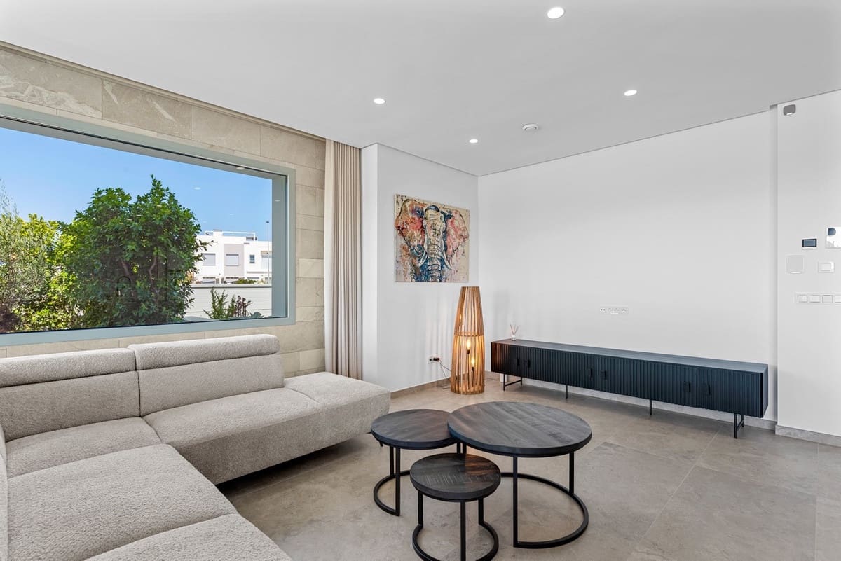 Chalet de 4 habitaciones en Benijófar en venta - 1.495.000 € (Ref: 9643174)