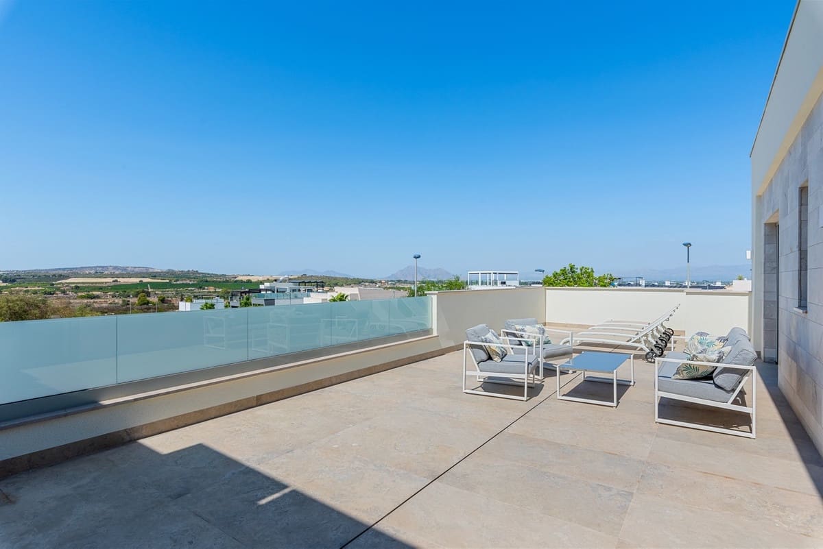 Chalet de 4 habitaciones en Benijófar en venta - 1.495.000 € (Ref: 9643174)