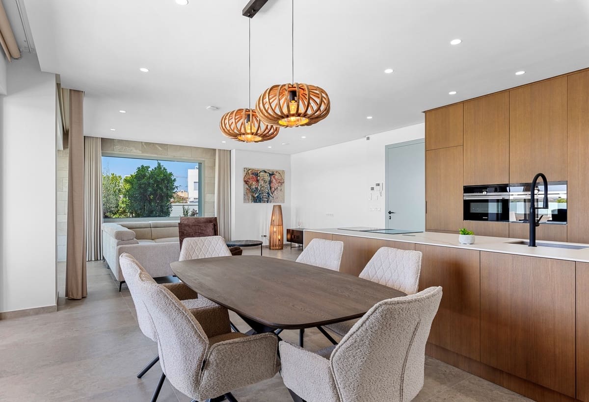 Chalet de 4 habitaciones en Benijófar en venta - 1.495.000 € (Ref: 9643174)