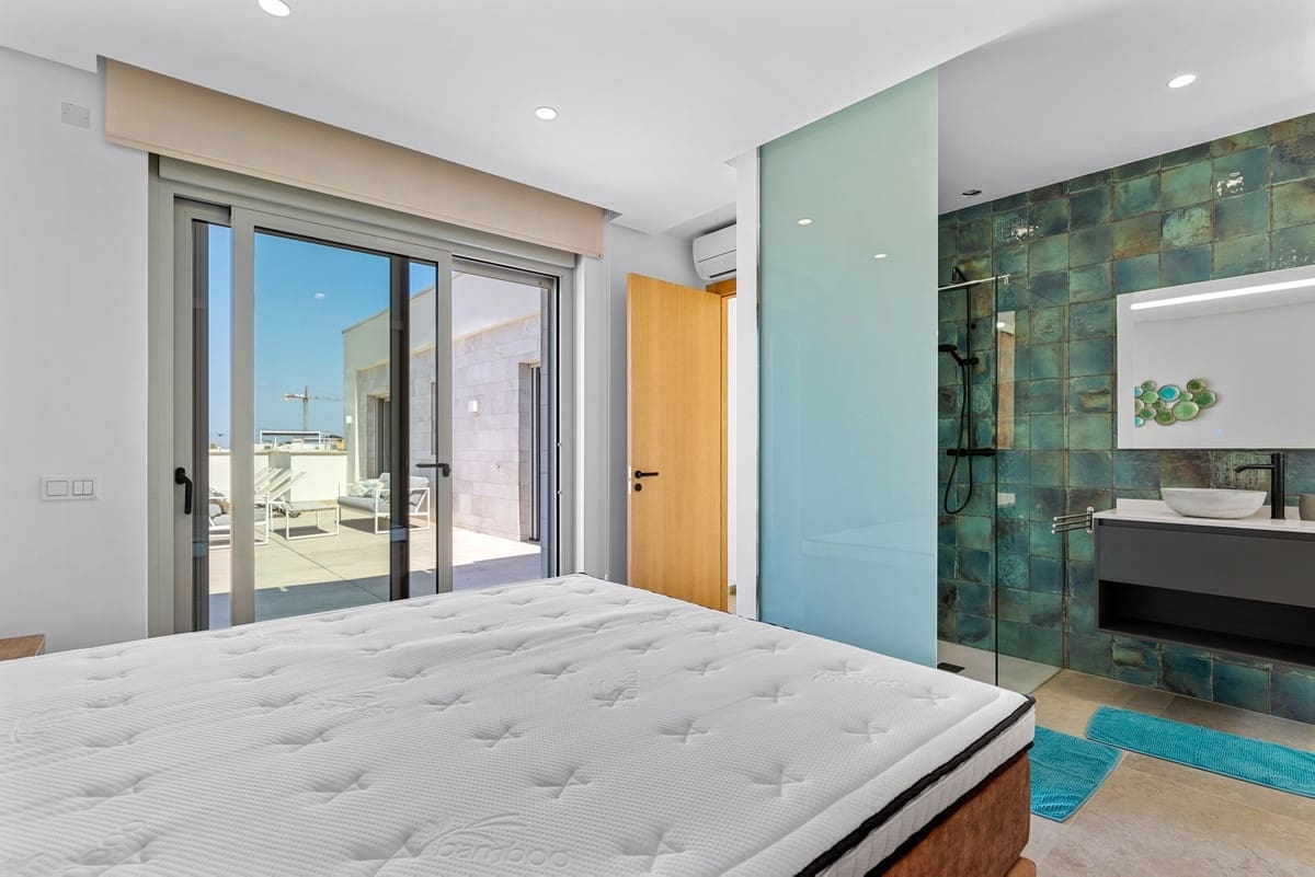 Chalet de 4 habitaciones en Benijófar en venta - 1.495.000 € (Ref: 9643174)