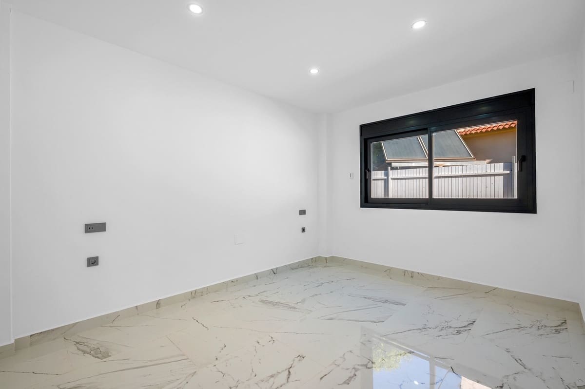 4 makuuhuone Huvila myytävänä paikassa Campoamor - 985 000 € (Ref: 9643179)