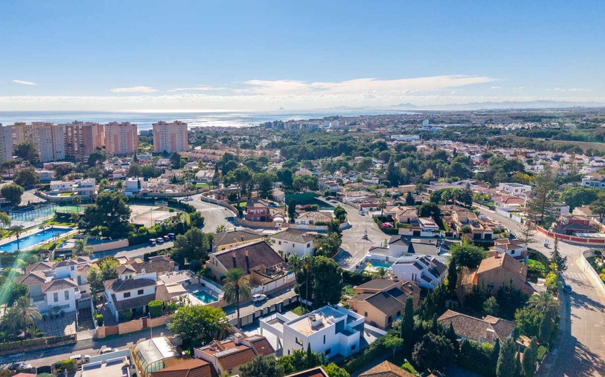 4 makuuhuone Huvila myytävänä paikassa Campoamor - 985 000 € (Ref: 9643179)