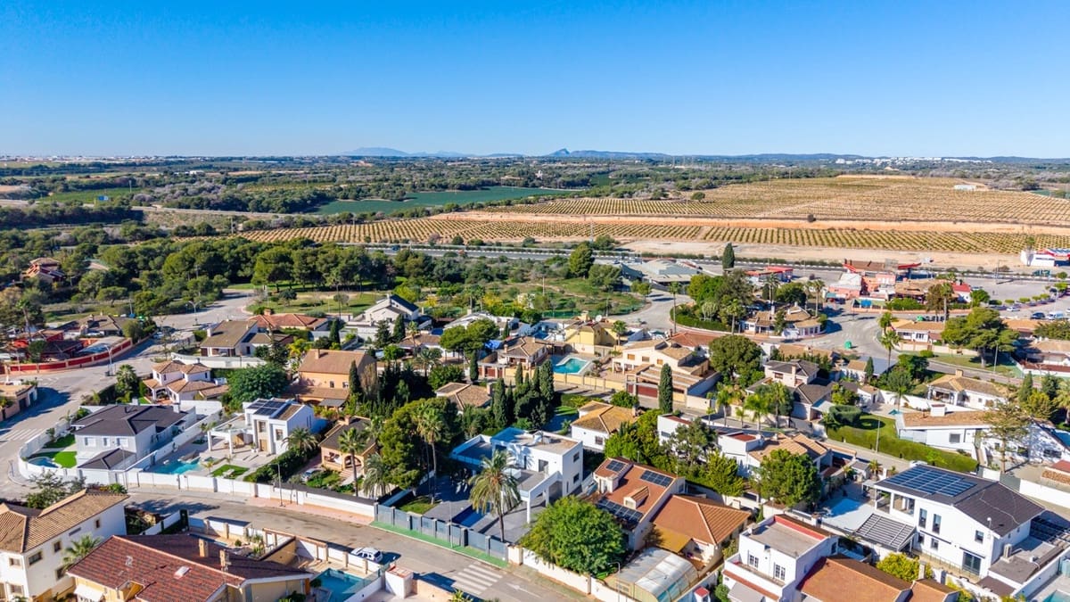 4 makuuhuone Huvila myytävänä paikassa Campoamor - 985 000 € (Ref: 9643179)