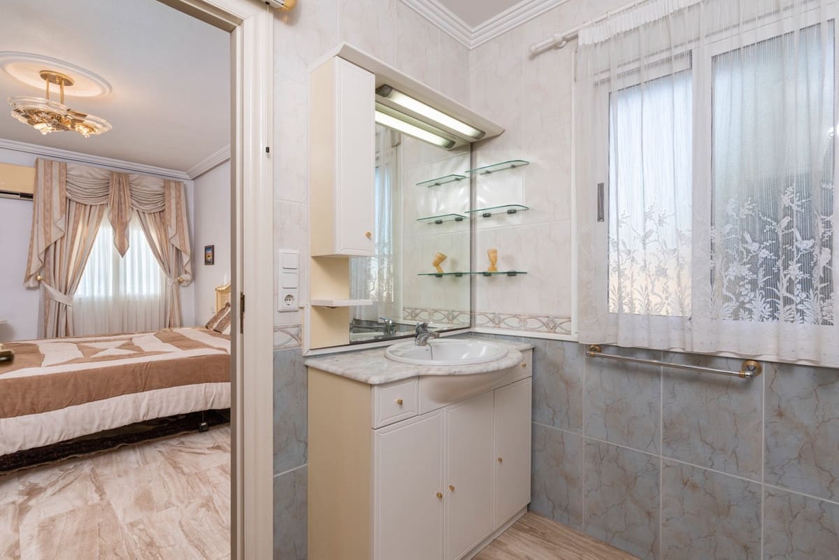 5 soveværelse Byhus til salg i Dona Pepa - € 800.000 (Ref: 9643183)