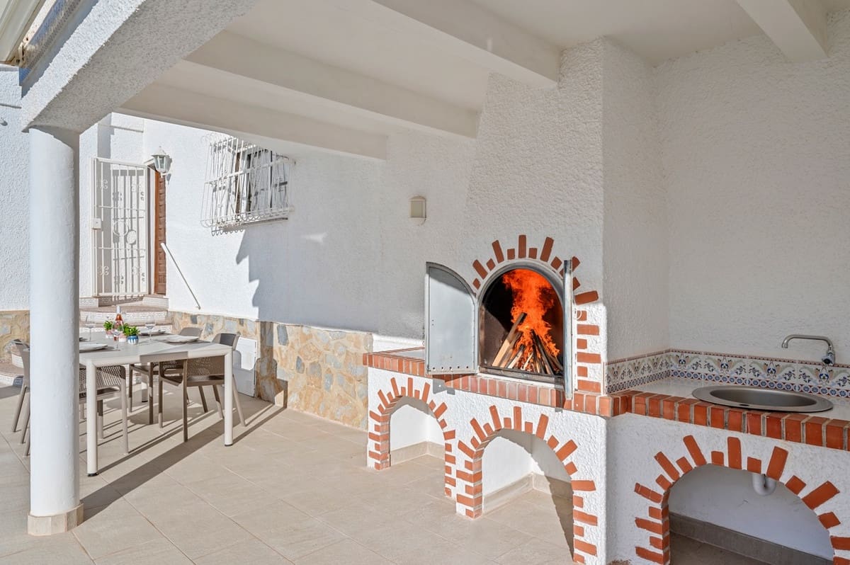 3 bedroom Villa for sale in Rojales - € 445,000 (Ref: 9643188)