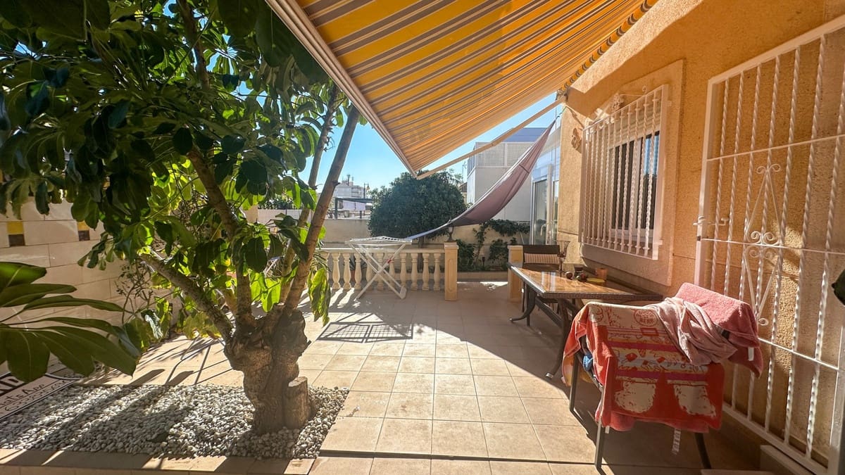 Casa de 2 habitaciones en Torrevieja en venta - 239.000 € (Ref: 9643196)