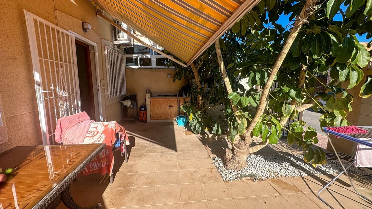 Casa de 2 habitaciones en Torrevieja en venta - 239.000 € (Ref: 9643196)