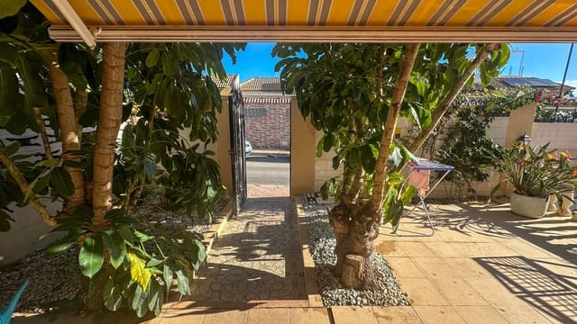 Casa de 2 habitaciones en Las Piscinas Naturales, Torrevieja en venta - 239.000 € (Ref: 9643196)