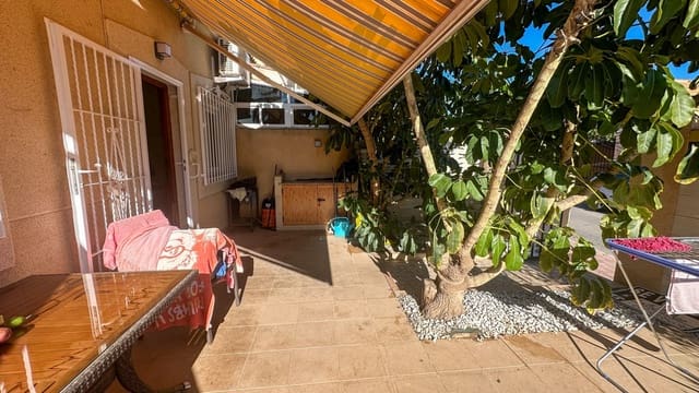 Casa de 2 habitaciones en Las Piscinas Naturales, Torrevieja en venta - 239.000 € (Ref: 9643196)