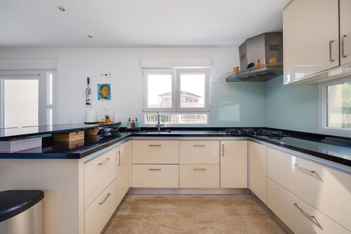 4 makuuhuone Huvila myytävänä paikassa Ciudad Quesada - 549 000 € (Ref: 9643609)