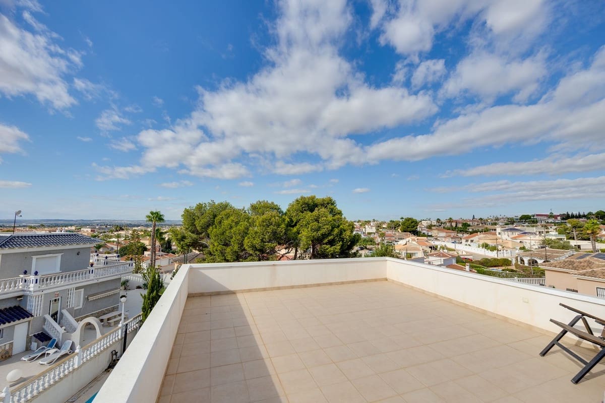 4 makuuhuone Huvila myytävänä paikassa Ciudad Quesada - 549 000 € (Ref: 9643609)