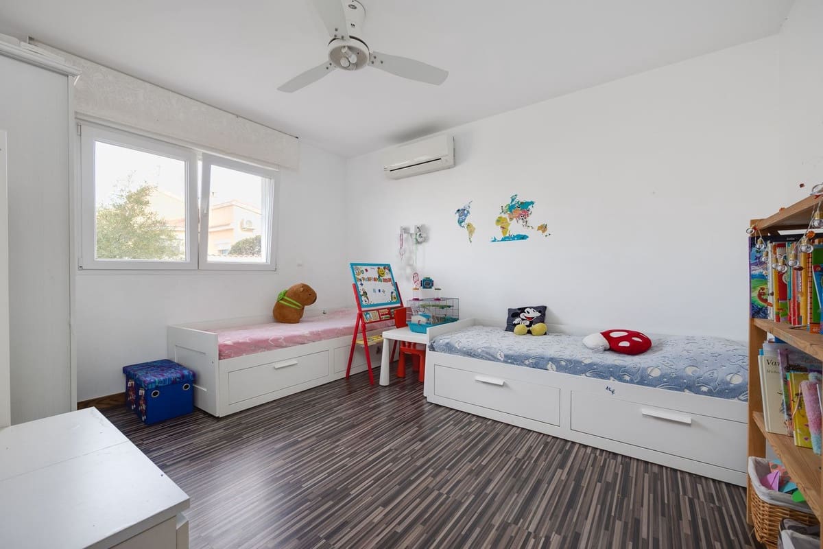 4 makuuhuone Huvila myytävänä paikassa Ciudad Quesada - 549 000 € (Ref: 9643609)