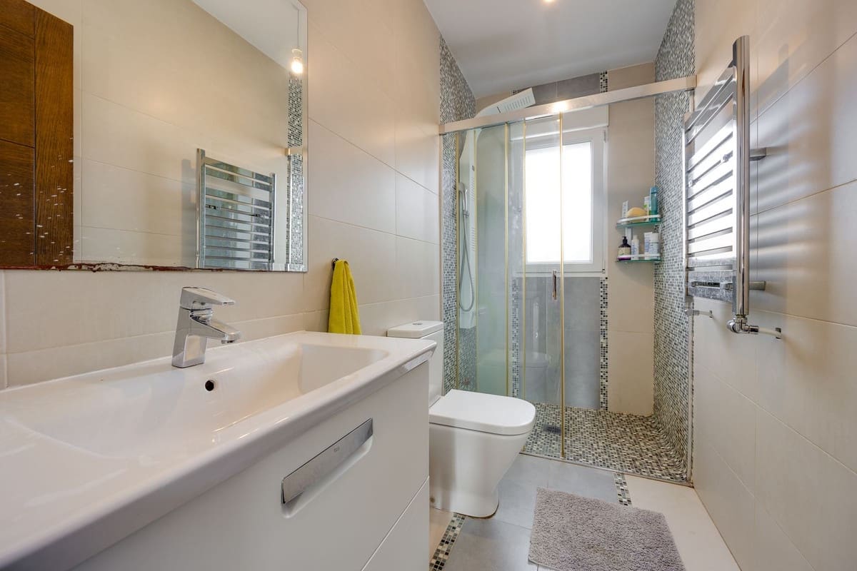 4 makuuhuone Huvila myytävänä paikassa Ciudad Quesada - 549 000 € (Ref: 9643609)