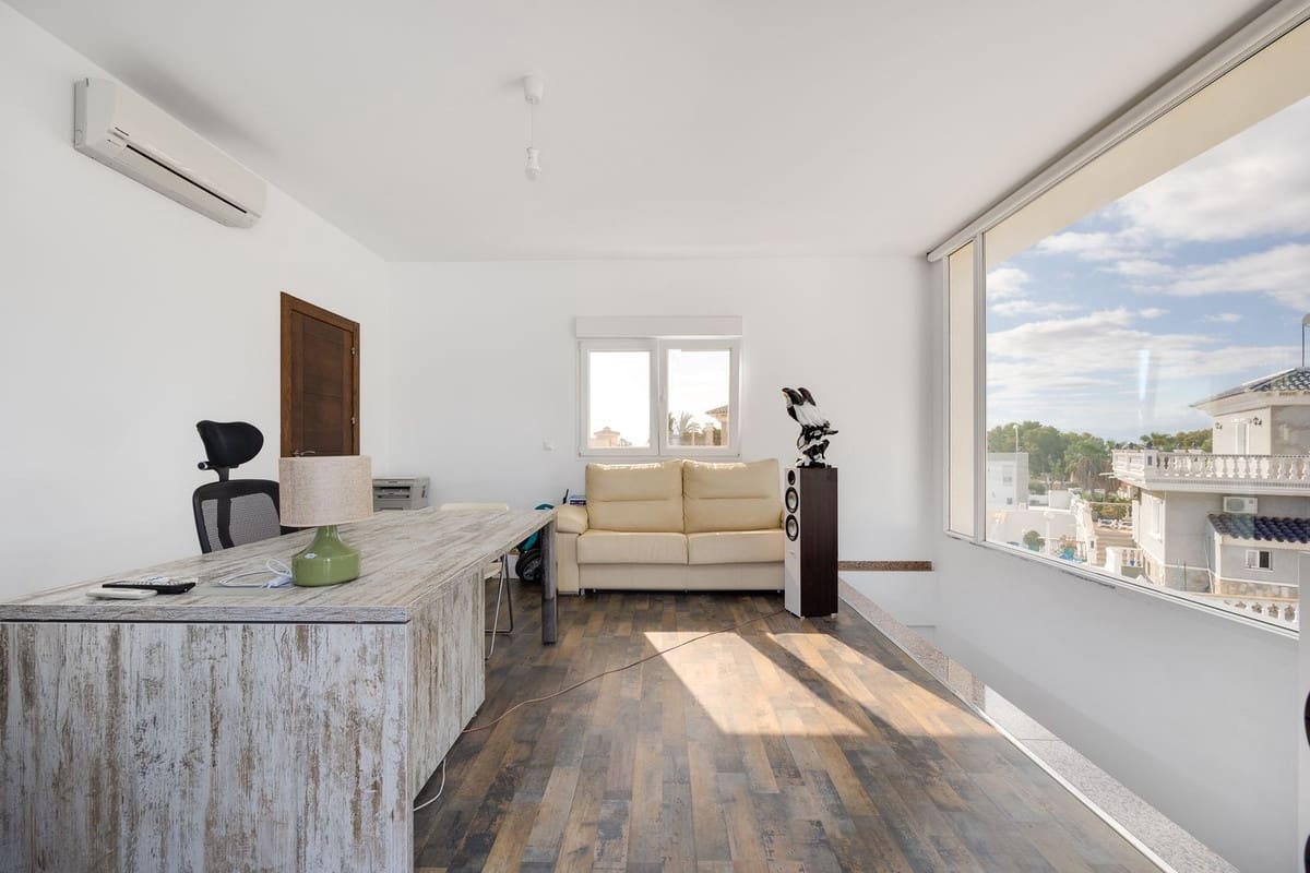 4 makuuhuone Huvila myytävänä paikassa Ciudad Quesada - 549 000 € (Ref: 9643609)