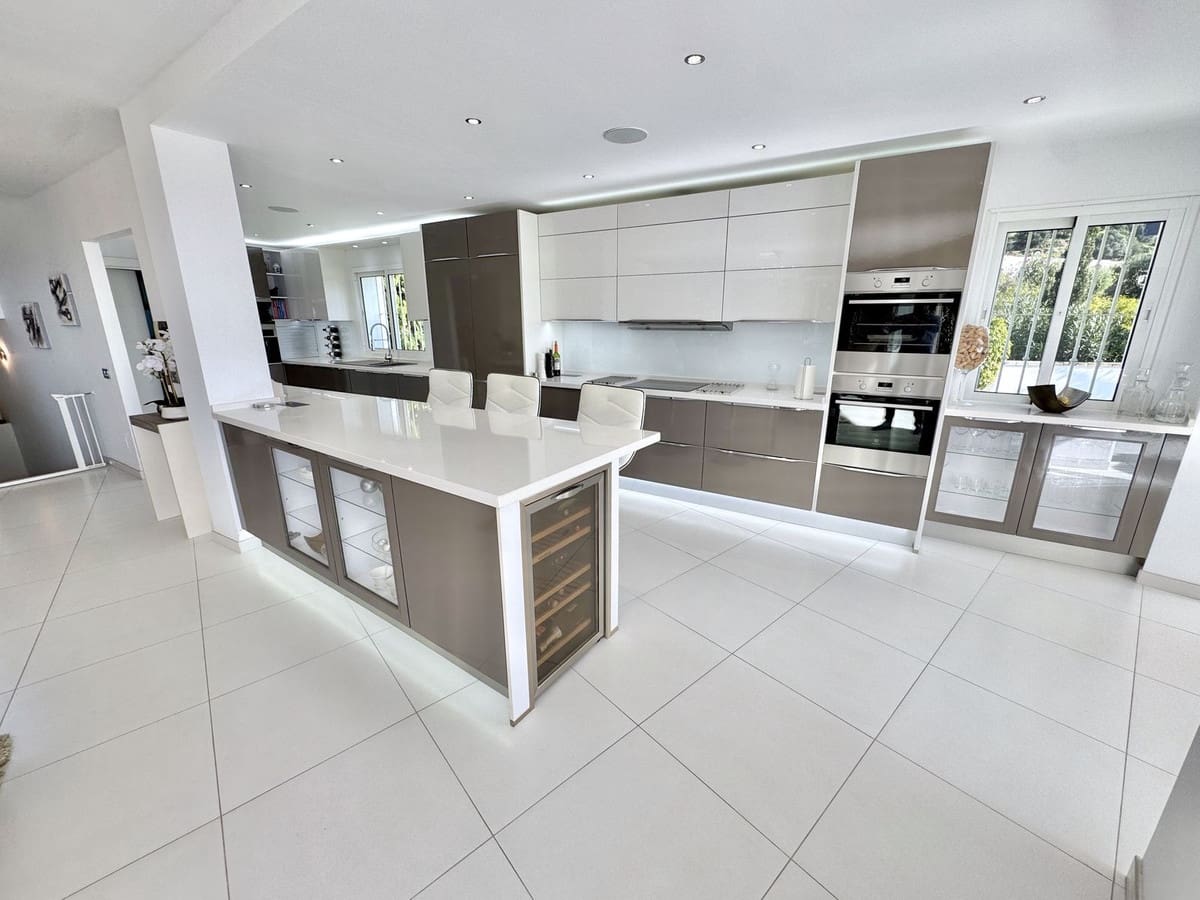 5 camera da letto Villa in vendita in Calahonda - 1.100.000 € (Rif: 9650946)