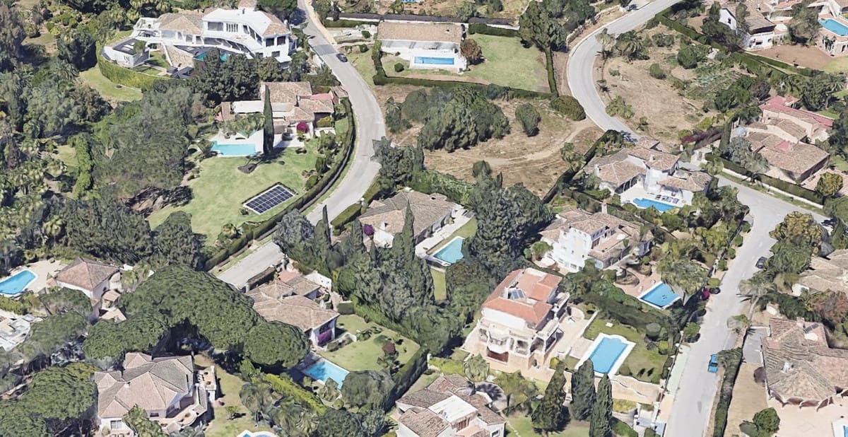 5 bedroom Villa for sale in Marbella - € 2,500,000 (Ref: 9650948)