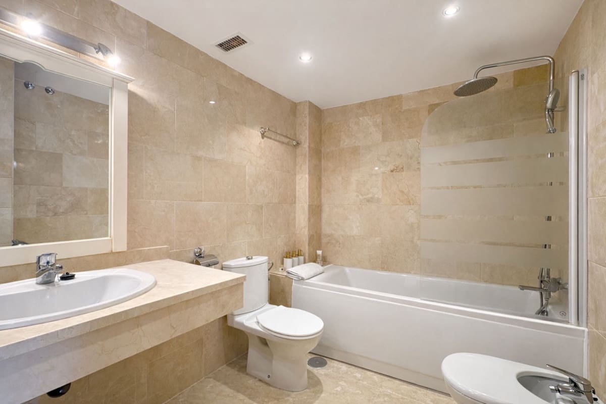 4 bedroom Apartment for sale in El Faro with garage - € 419,000 (Ref: 9650949)