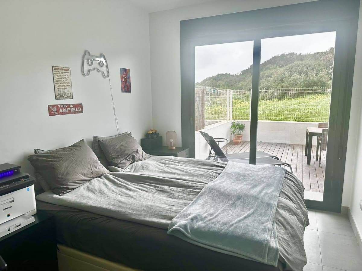 2 slaapkamer Appartement te koop in La Duquesa / Puerto de la Duquesa met garage - € 375.000 (Ref: 9650950)