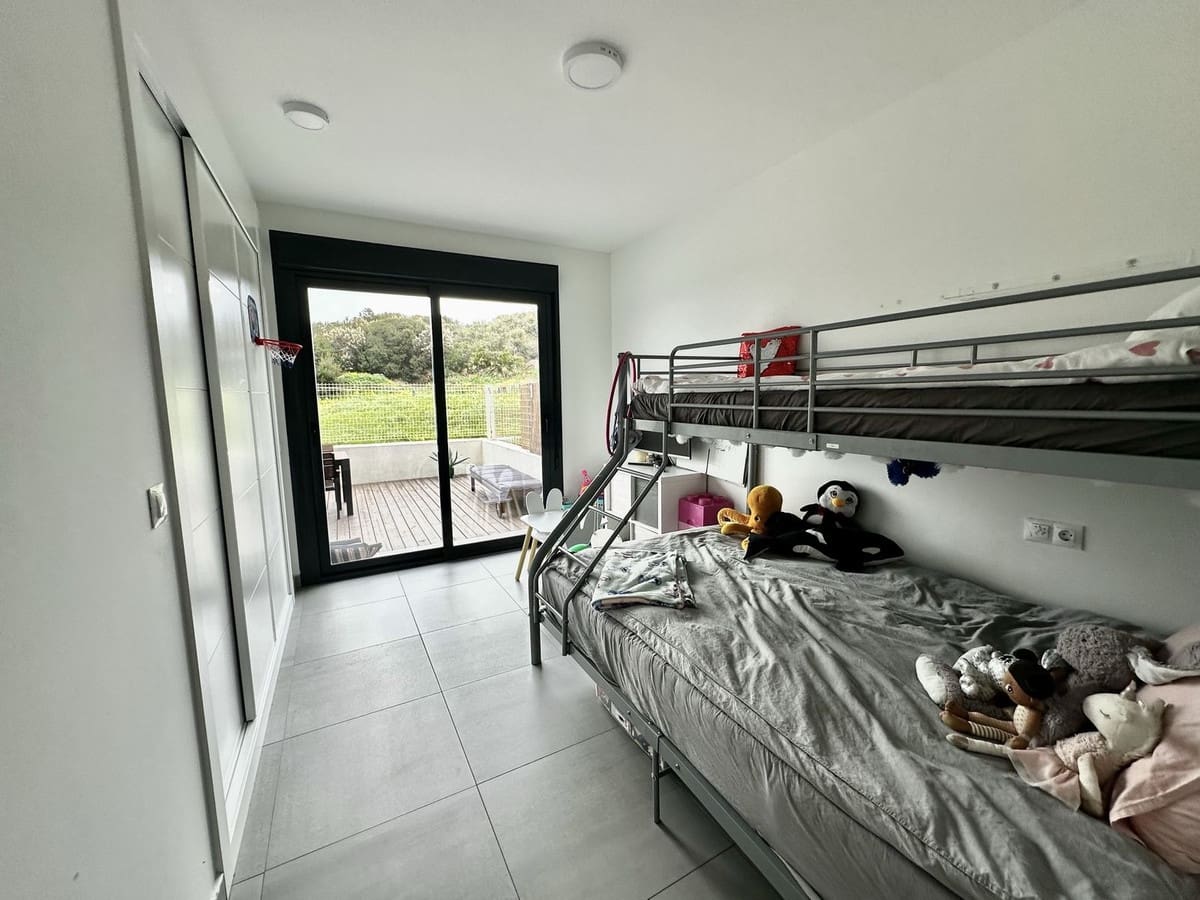 2 slaapkamer Appartement te koop in La Duquesa / Puerto de la Duquesa met garage - € 375.000 (Ref: 9650950)