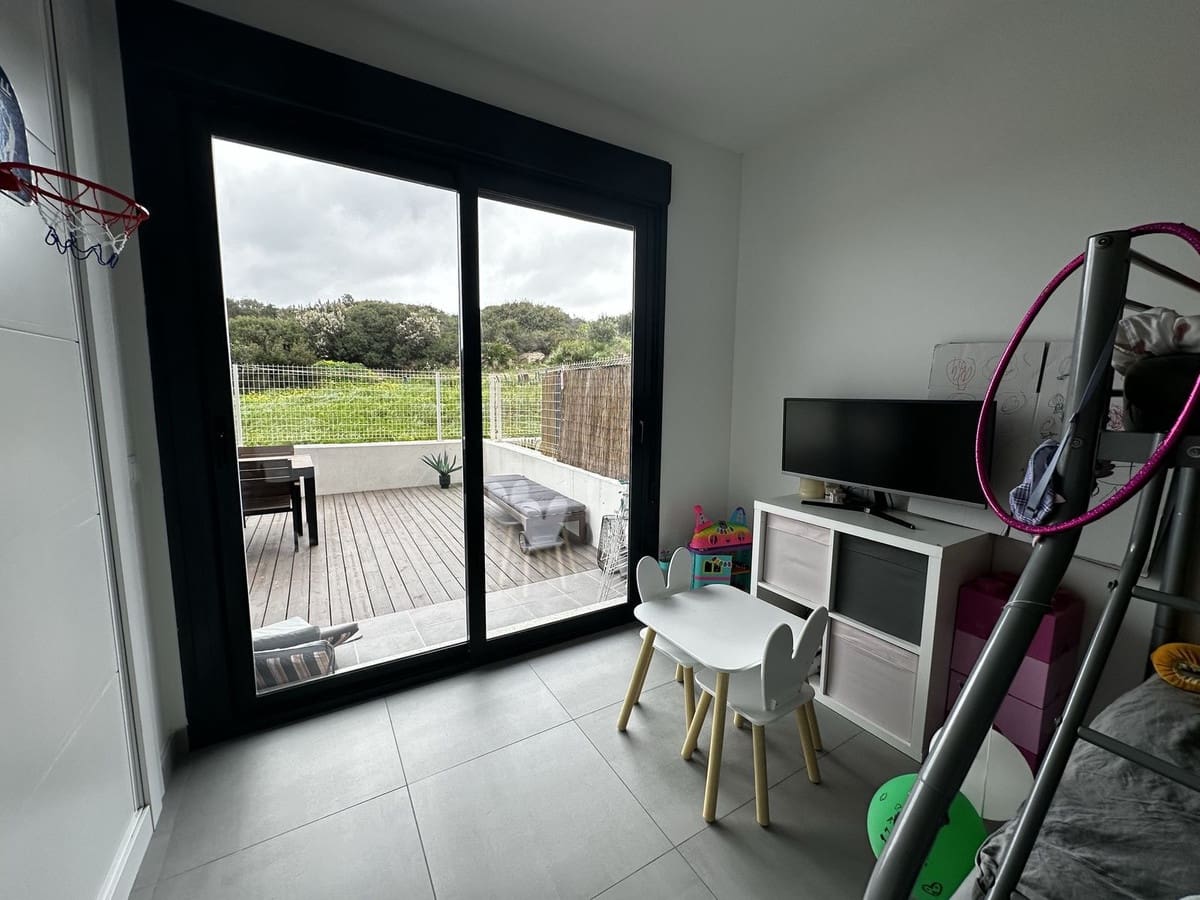 2 slaapkamer Appartement te koop in La Duquesa / Puerto de la Duquesa met garage - € 375.000 (Ref: 9650950)