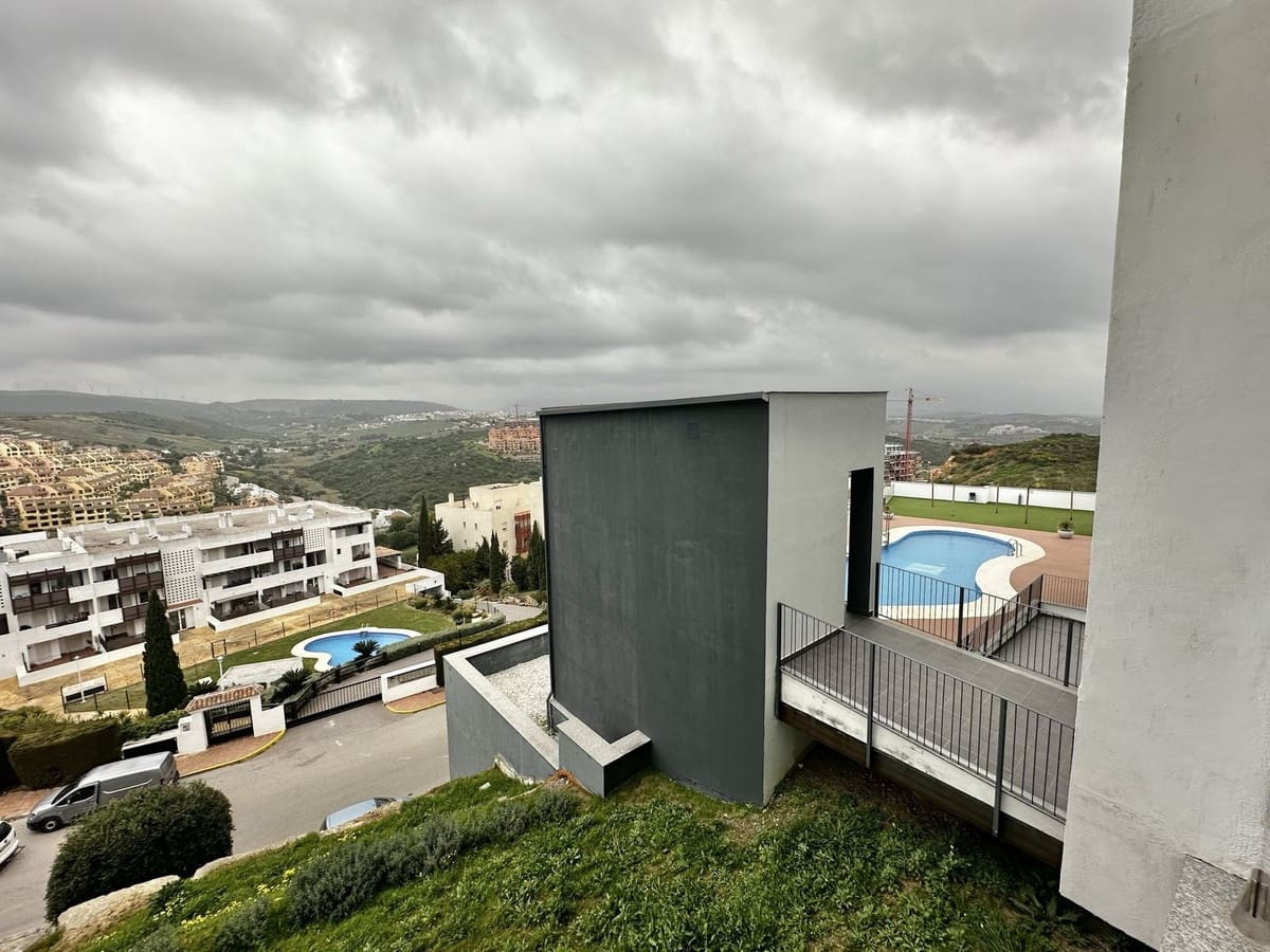 2 slaapkamer Appartement te koop in La Duquesa / Puerto de la Duquesa met garage - € 375.000 (Ref: 9650950)
