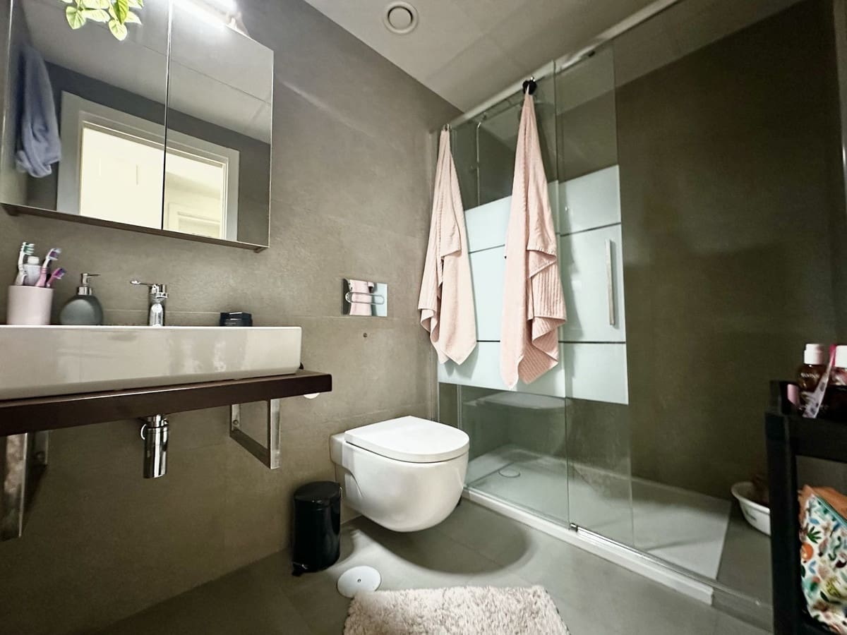 2 slaapkamer Appartement te koop in La Duquesa / Puerto de la Duquesa met garage - € 375.000 (Ref: 9650950)